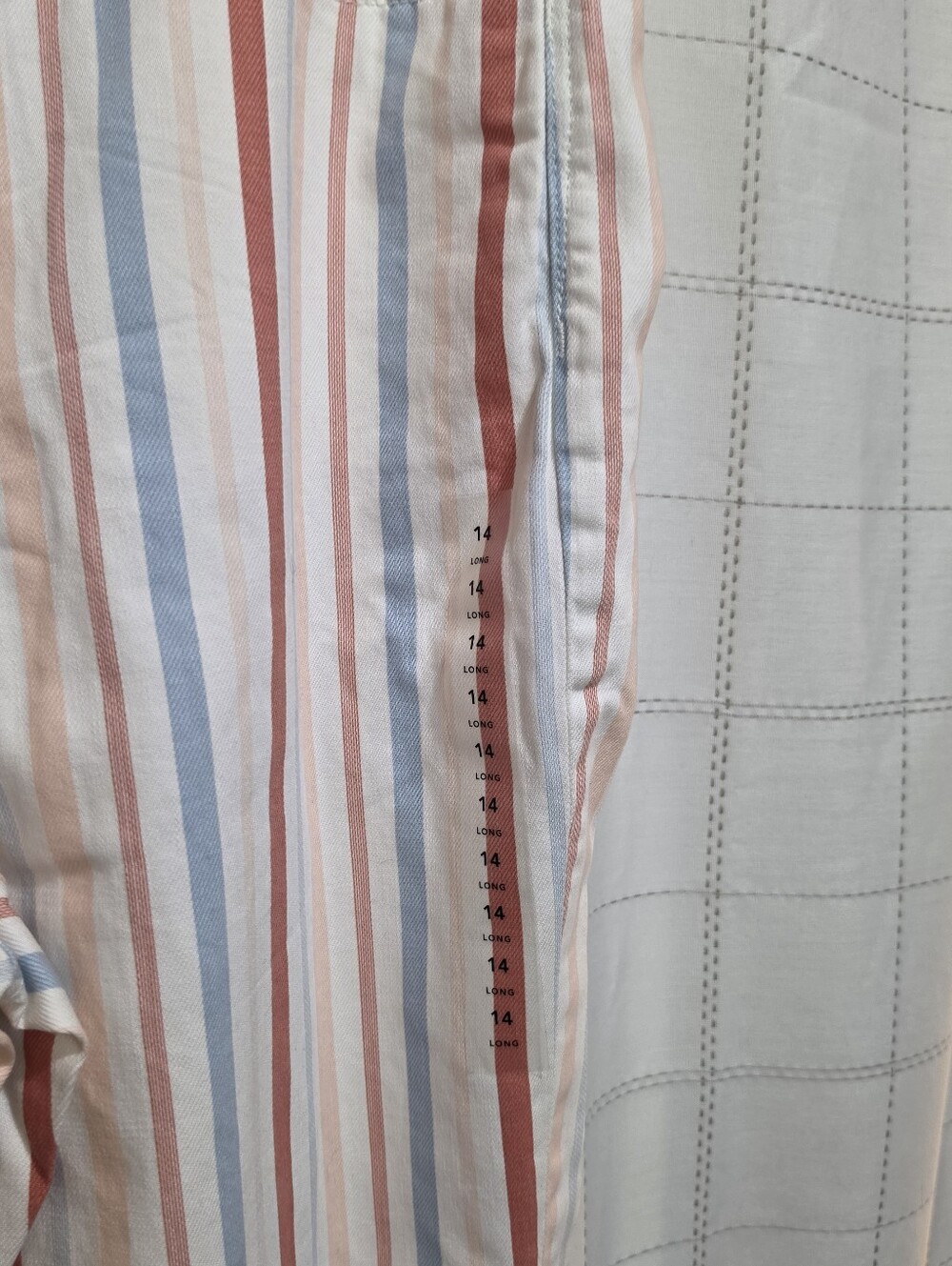 American Eagle Mom Jean - Picture 4 of 9